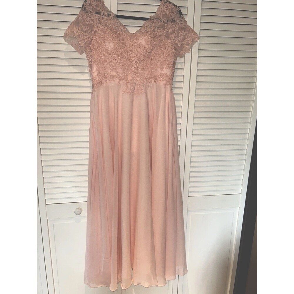 NEW Beautiful Gown In Pink Lace Top Sz M Easy Sizing W/ Corset Back